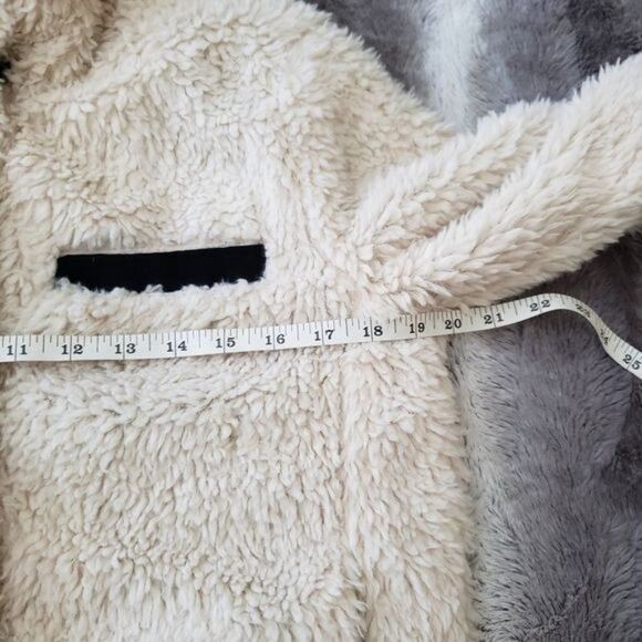 Thread & Supply Cream Faux Fur Sherpa Fuzzy Jacket Size Small - Picture 12 of 16